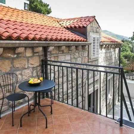 Heart Of - One-bedroom With Terrace Apartment